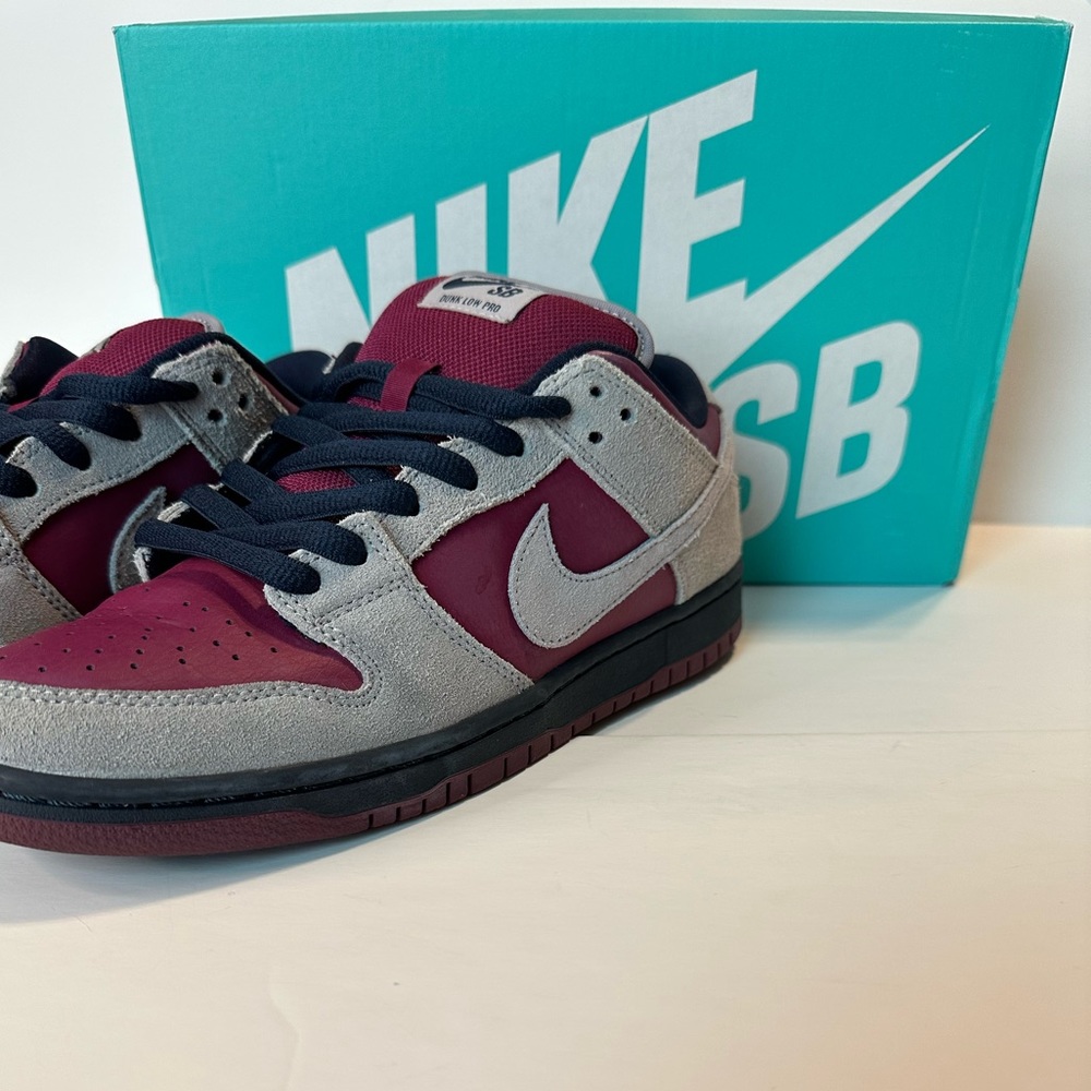 🔥Nike SB Dunk Low Atmosphere Grey True Berry Size 8.5